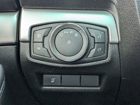 Used 2017 Ford Explorer XLT w/ Equipment Group 201A AWD/4WD image 16