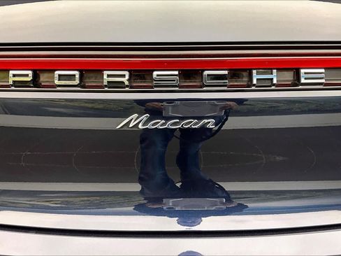 Used 2023 Porsche Macan image 32