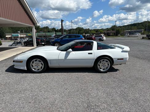 Used 1994 Chevrolet Corvette Coupe RWD image 4