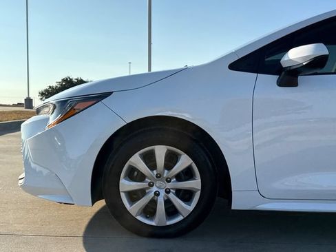 Used 2026 Toyota Corolla LE FWD image 5