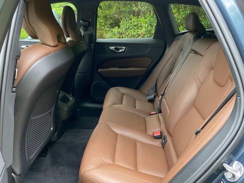 Used 2022 Volvo XC60 B5 Momentum AWD/4WD image 9