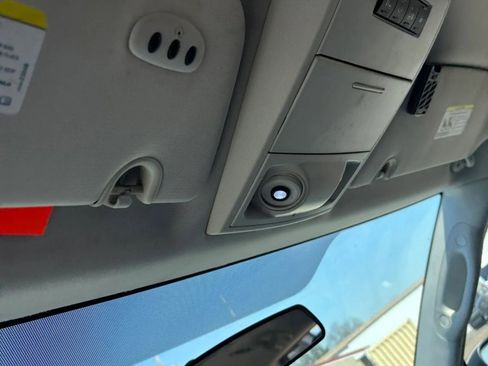 Used 2010 Chrysler Town & Country Touring image 27