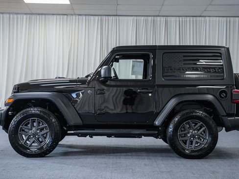 Used 2024 Jeep Wrangler Sport AWD/4WD image 5