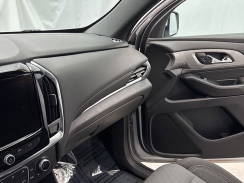 Used 2023 Chevrolet Traverse LT image 21