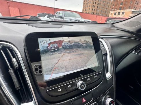 Used 2018 Chevrolet Malibu LT w/ Leather Package image 13