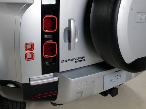 Used 2020 Land Rover Defender 110 SE image 29