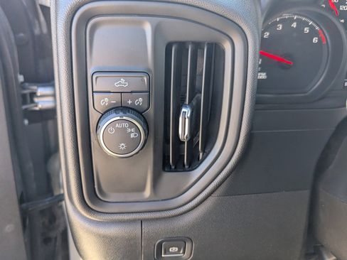 Certified 2022 Chevrolet Silverado 1500 Custom image 15