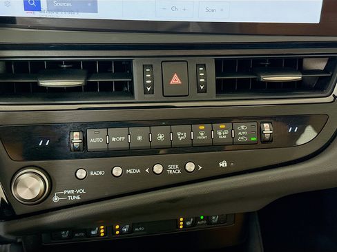 Certified 2025 Lexus ES 300h F Sport w/ Accessory Package (Z2) image 17