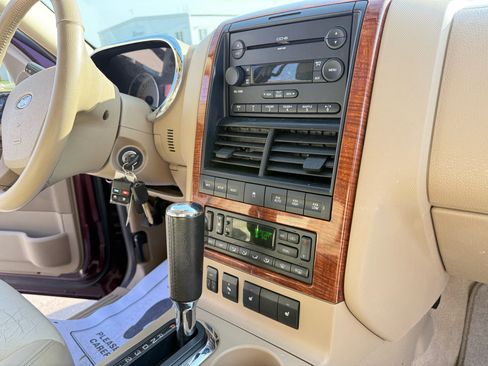 Used 2007 Ford Explorer Eddie Bauer image 36