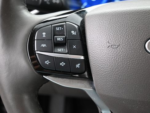 Used 2022 Ford Explorer Platinum w/ Equipment Group 601A AWD/4WD image 14