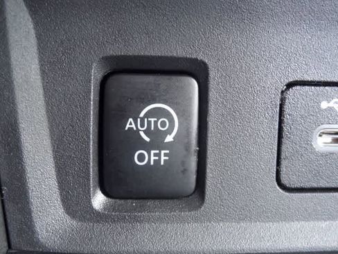 Used 2025 Nissan Sentra SV FWD image 30