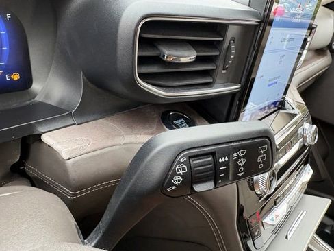 Used 2022 Ford Explorer Platinum w/ Equipment Group 601A image 24