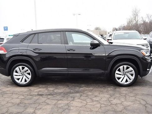 Certified 2022 Volkswagen Atlas Cross Sport SE image 5