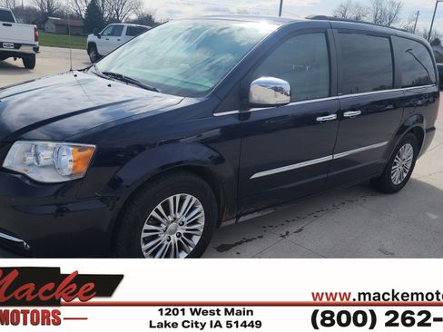 Used 2013 Chrysler Town & Country Touring-L w/ Driver Convenience Group image 1