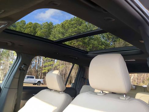 Used 2024 Jeep Grand Cherokee L Limited w/ Luxury Tech Group II image 23