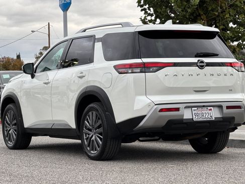Used 2024 Nissan Pathfinder SL w/ SL Premium Package image 3