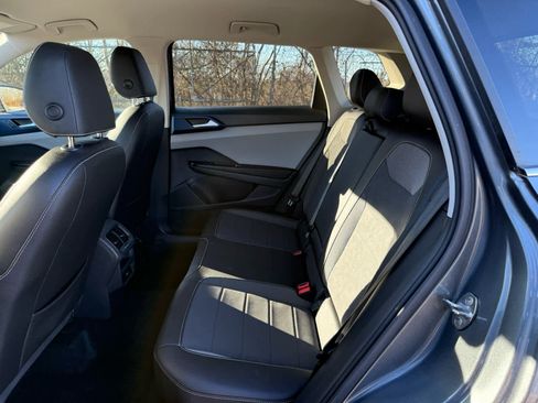 Certified 2024 Volkswagen Taos SE image 16