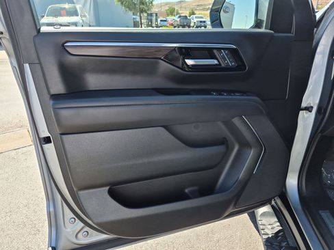 Used 2025 Chevrolet Tahoe Z71 AWD/4WD image 12