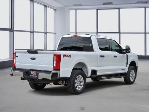 Used 2023 Ford F250 XLT w/ FX4 Off-Road Package AWD/4WD image 6