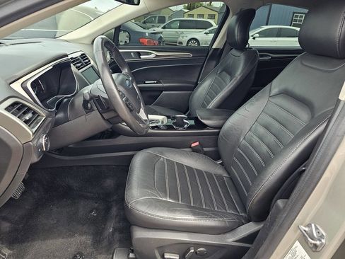 Used 2015 Ford Fusion SE w/ Equipment Group 202A image 4