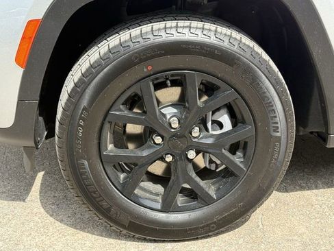 New 2026 Jeep Grand Cherokee 4WD image 14