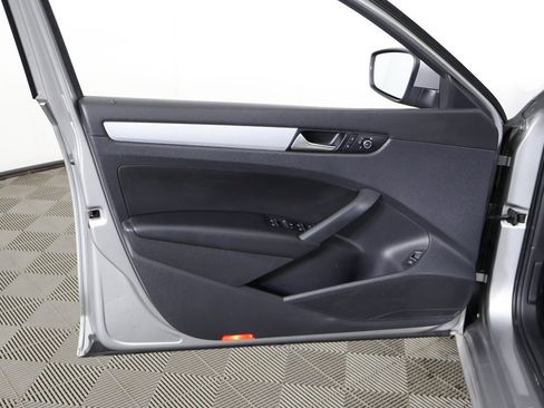 Used 2013 Volkswagen Passat 2.5 SE image 19