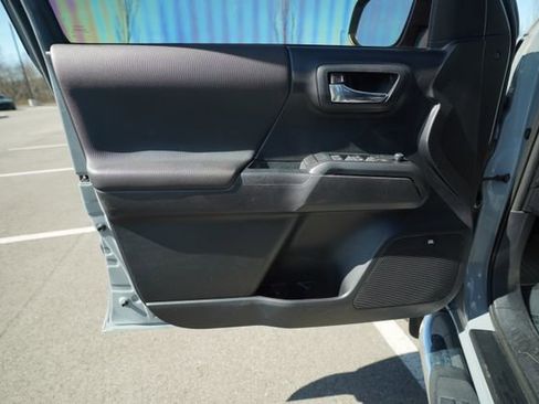 Used 2018 Toyota Tacoma TRD Sport w/ TRD Premium Sport Package image 15