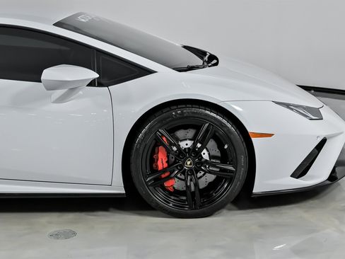 Used 2020 Lamborghini Huracan EVO image 15