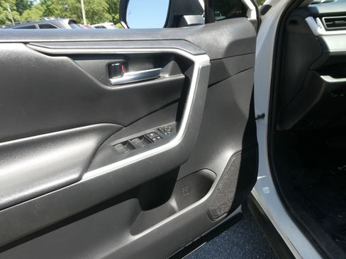 Used 2021 Toyota RAV4 XLE AWD/4WD image 14
