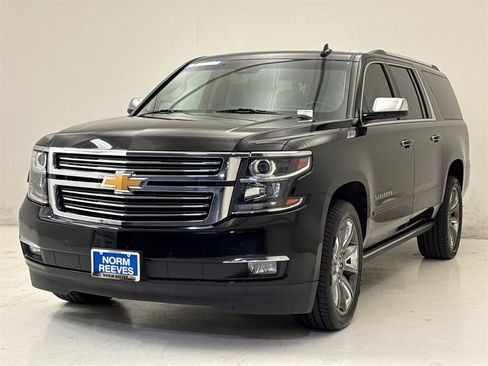 Used 2018 Chevrolet Suburban Premier image 2