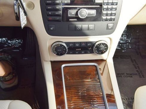 Used 2015 Mercedes-Benz GLK 350 4MATIC image 29
