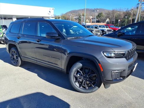 New 2025 Jeep Grand Cherokee L Limited image 1