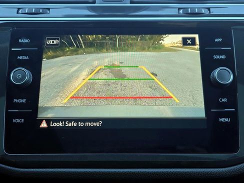 Used 2024 Volkswagen Tiguan SE image 14