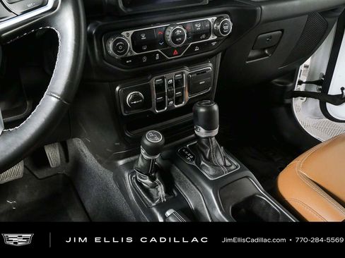 Used 2021 Jeep Wrangler Unlimited Sahara AWD/4WD image 17