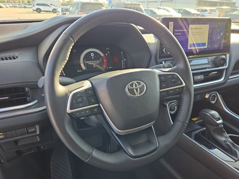 Used 2025 Toyota Grand Highlander FWD image 17