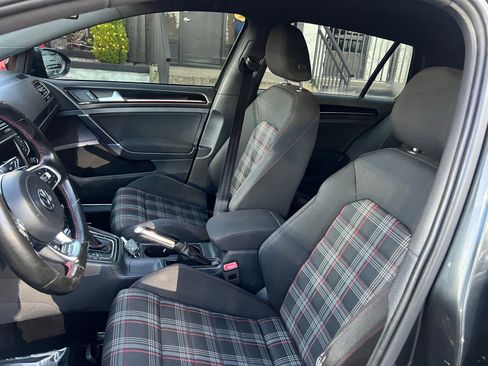 Used 2016 Volkswagen GTI SE image 9