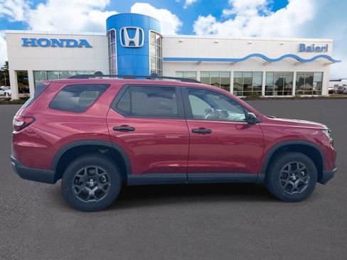 Used 2023 Honda Pilot TrailSport image 6