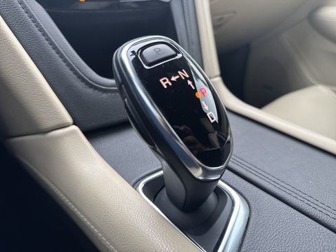 Used 2018 Cadillac XT5 Premium Luxury FWD image 29