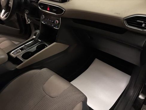 Used 2020 Hyundai Santa Fe SE image 23