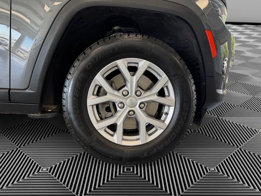 Used 2021 Jeep Grand Cherokee L Limited AWD/4WD image 9
