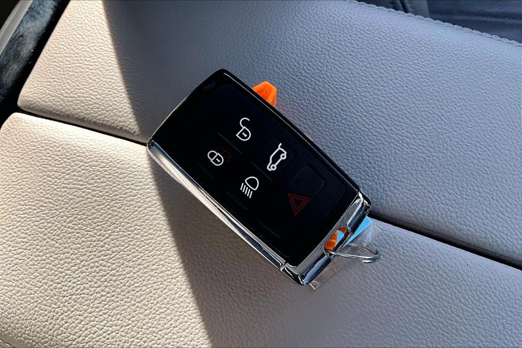 Used 2020 Land Rover Range Rover Evoque S AWD/4WD image 11