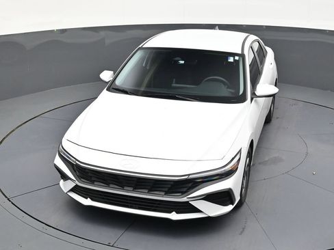 Used 2024 Hyundai Elantra SEL FWD image 19