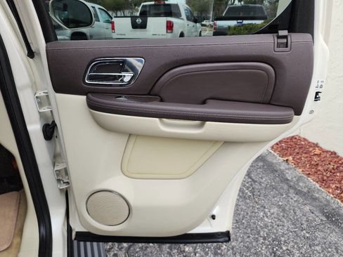 Used 2009 Cadillac Escalade Platinum image 38