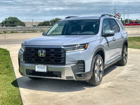 Used 2026 Honda Pilot Touring image 2