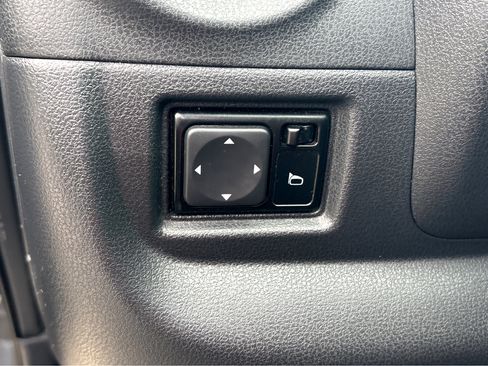 Used 2017 Nissan Versa Note SV image 13