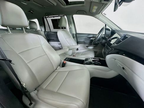Used 2021 Honda Pilot Touring image 12