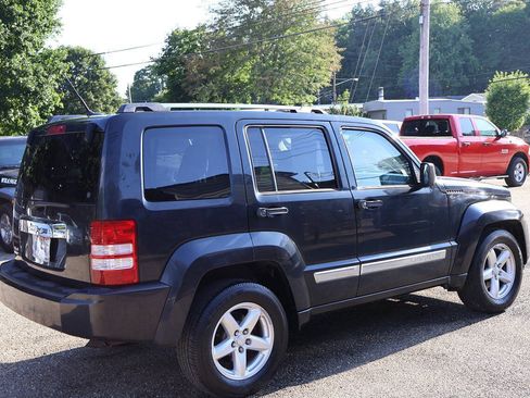 Used 2011 Jeep Liberty Limited AWD/4WD image 8