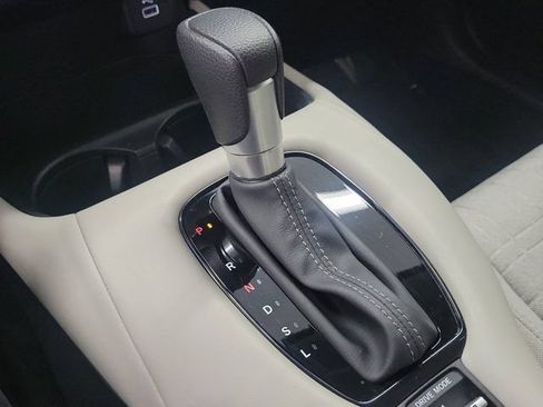 Certified 2025 Honda HR-V LX image 31
