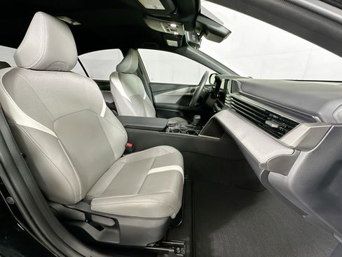 Used 2025 Toyota Camry SE FWD image 29