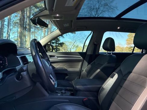 Used 2021 Volkswagen Atlas SEL Premium image 21